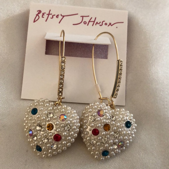 Betsey Johnson Gold Tone Pop Heart Faux Pearl & Crystal Drop Earrings NWT - Picture 1 of 10